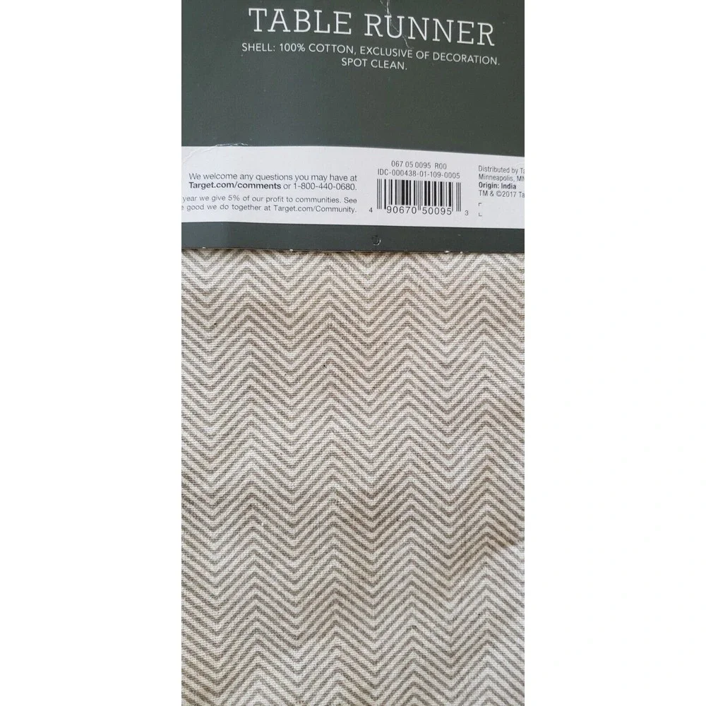 Holiday Table Runner Christmas Red Truck Christmas Tree nwt‎ plaid Threshold
